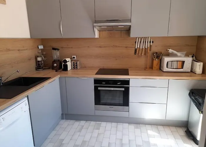 1403, Tennis Village *